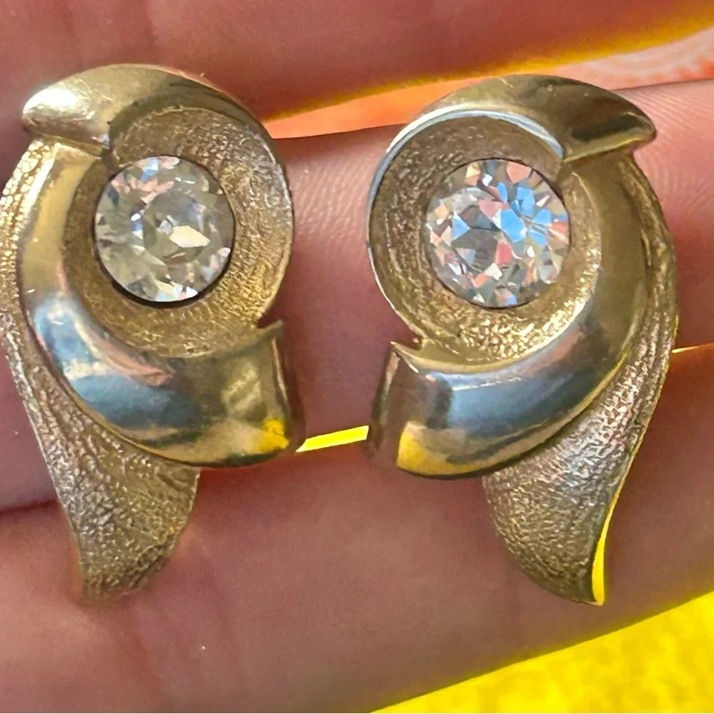 Signed Vintage Gold Tone Swirl Statement Clip-On Rhinestones Earrings Chunky - Picture 6 of 8